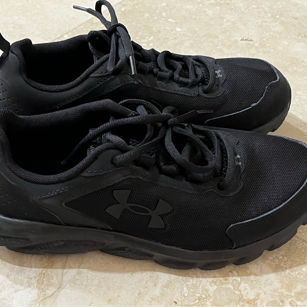 Under Armour Black Sports Footwear